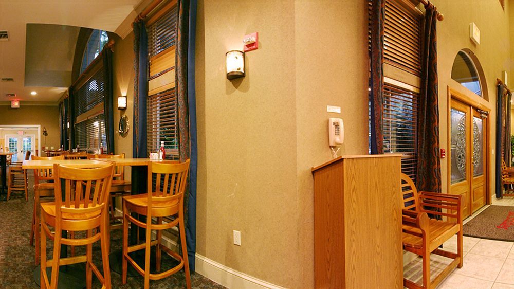 Mainsail Tampa Extended Stay Экстерьер фото